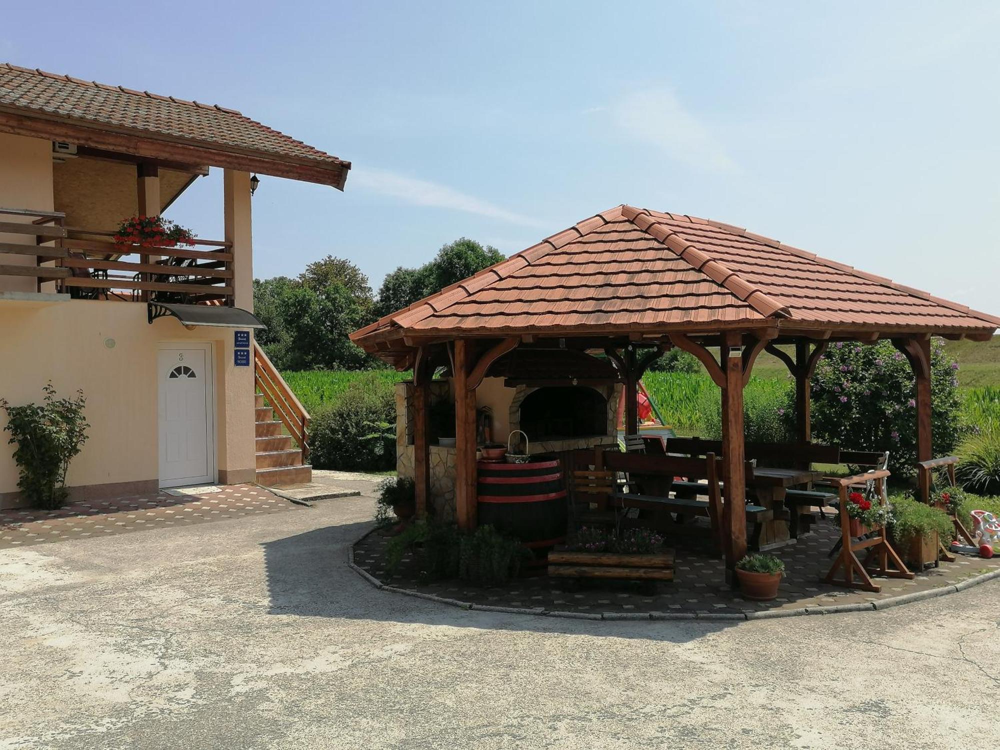 Apartments Kozjan Karlovac Bilik gambar