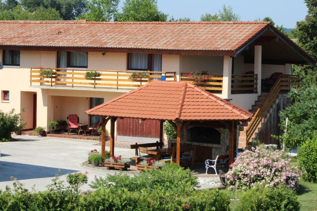 Apartments Kozjan Karlovac Luaran gambar