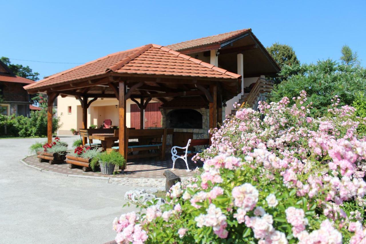 Apartments Kozjan Karlovac Luaran gambar